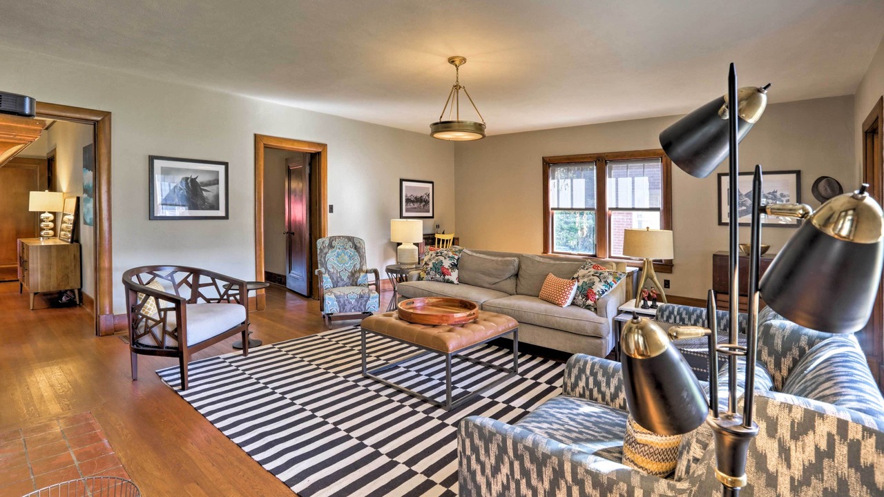 Photo of Livingroom in Strathmoor Village