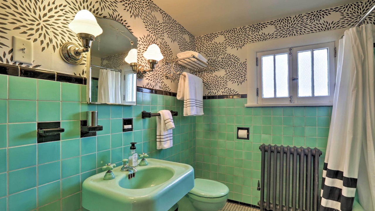Photo of Bathroom in Strathmoor Village