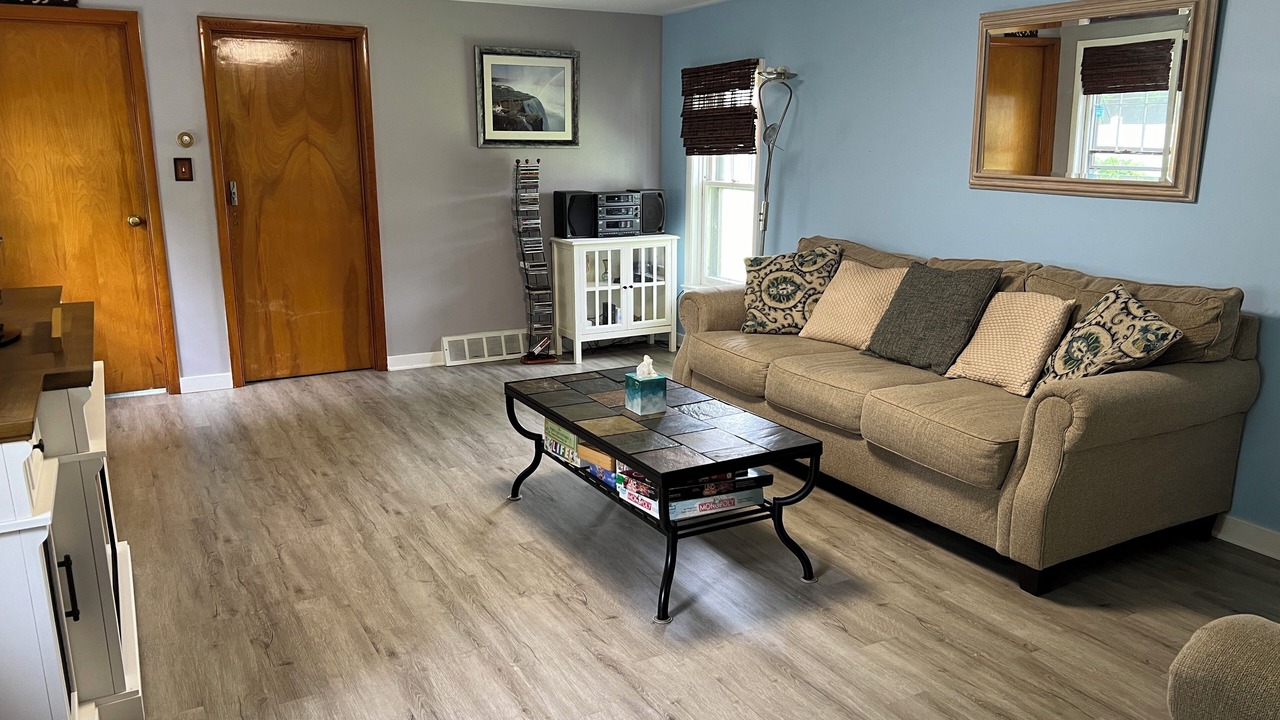 Photo of Livingroom in Downtown Niagara Falls