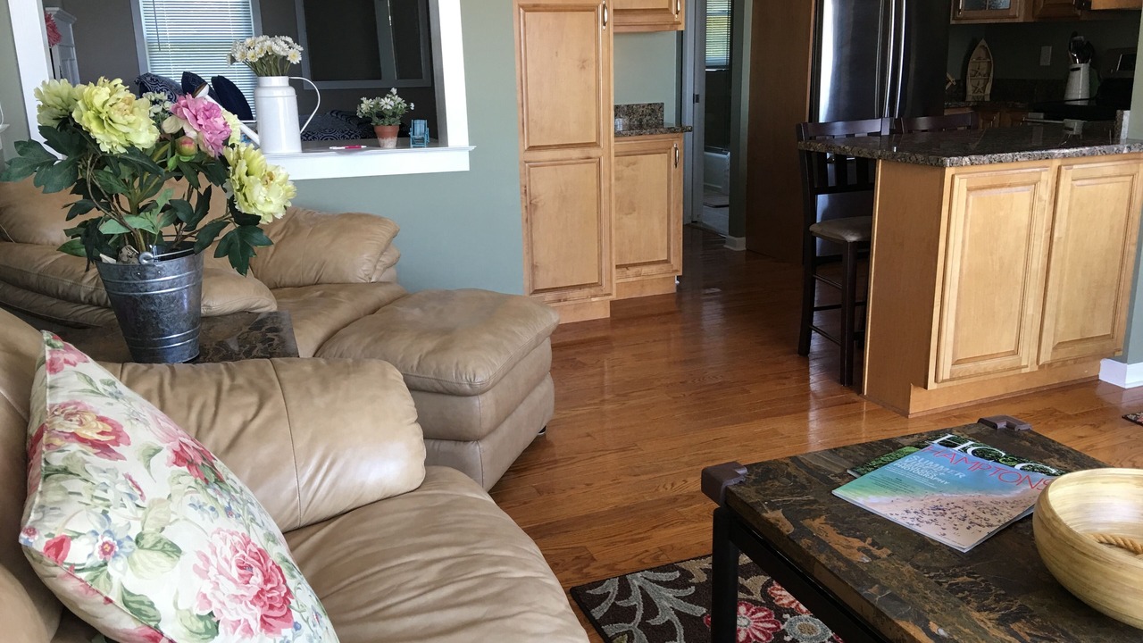 Photo of Livingroom in Town of Southampton