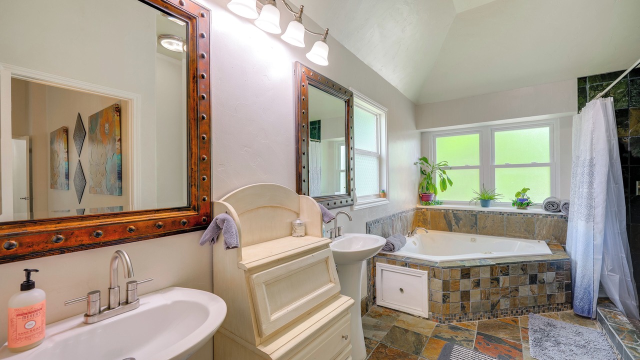 Photo of Bathroom in Live Oak