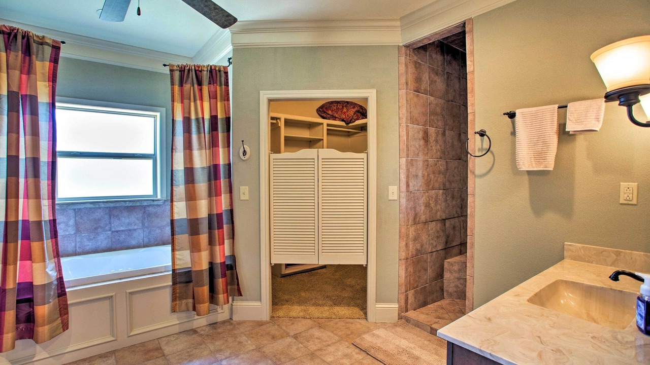 Photo of Bathroom in Lindale