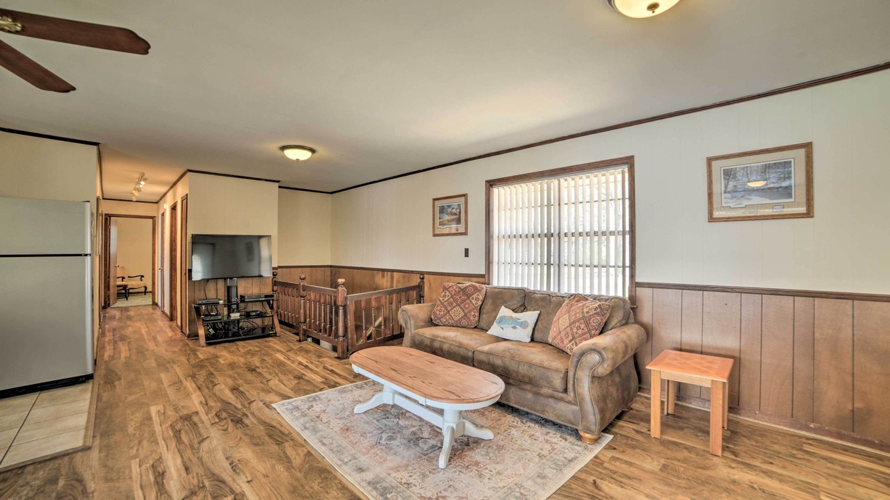 Photo of Livingroom in Springville