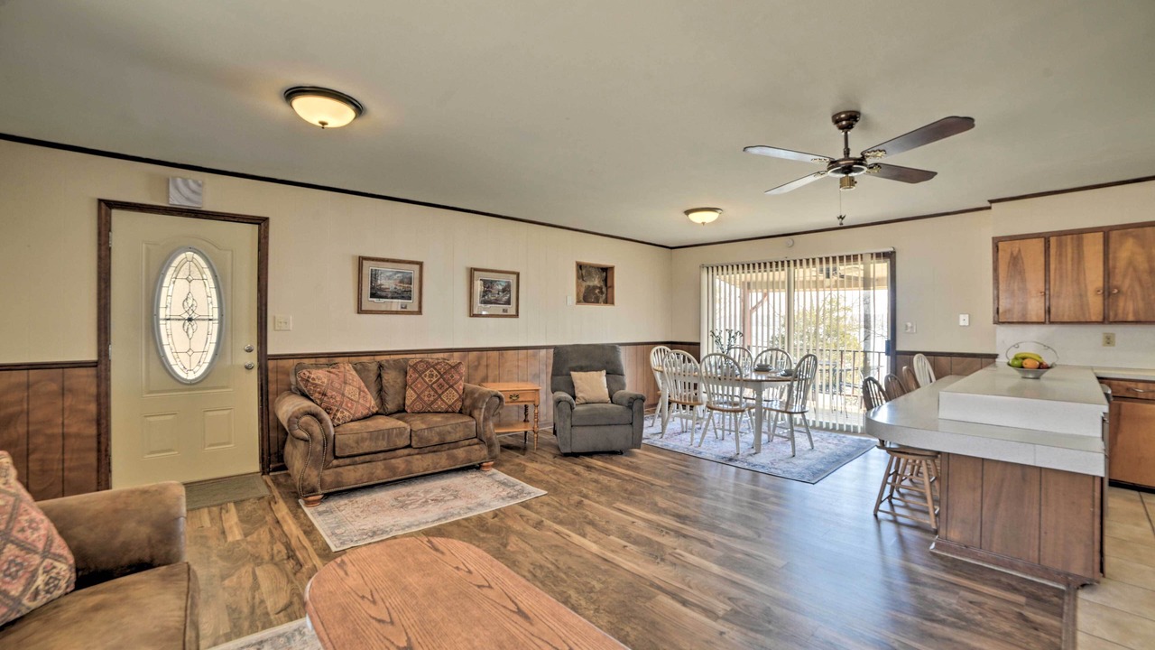 Photo of Livingroom in Springville