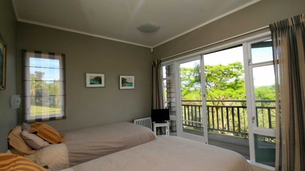 Photo of Others in Russell