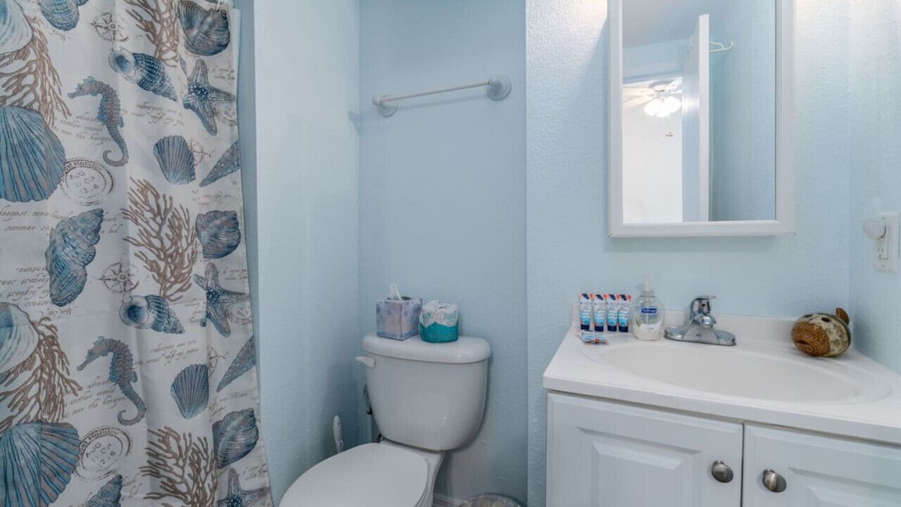 Photo of Bathroom in Treasure Island