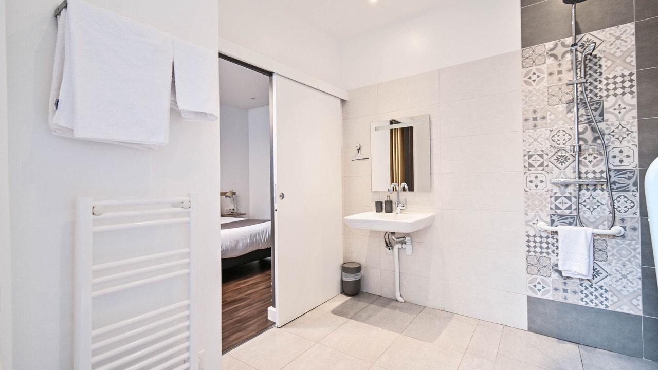 Photo of Bathroom in 17th Arrondissement