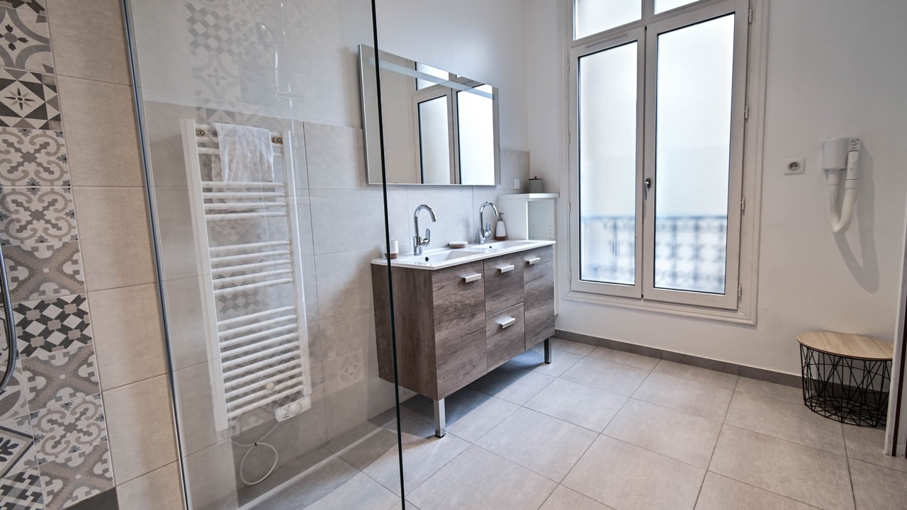 Photo of Bathroom in 17th Arrondissement