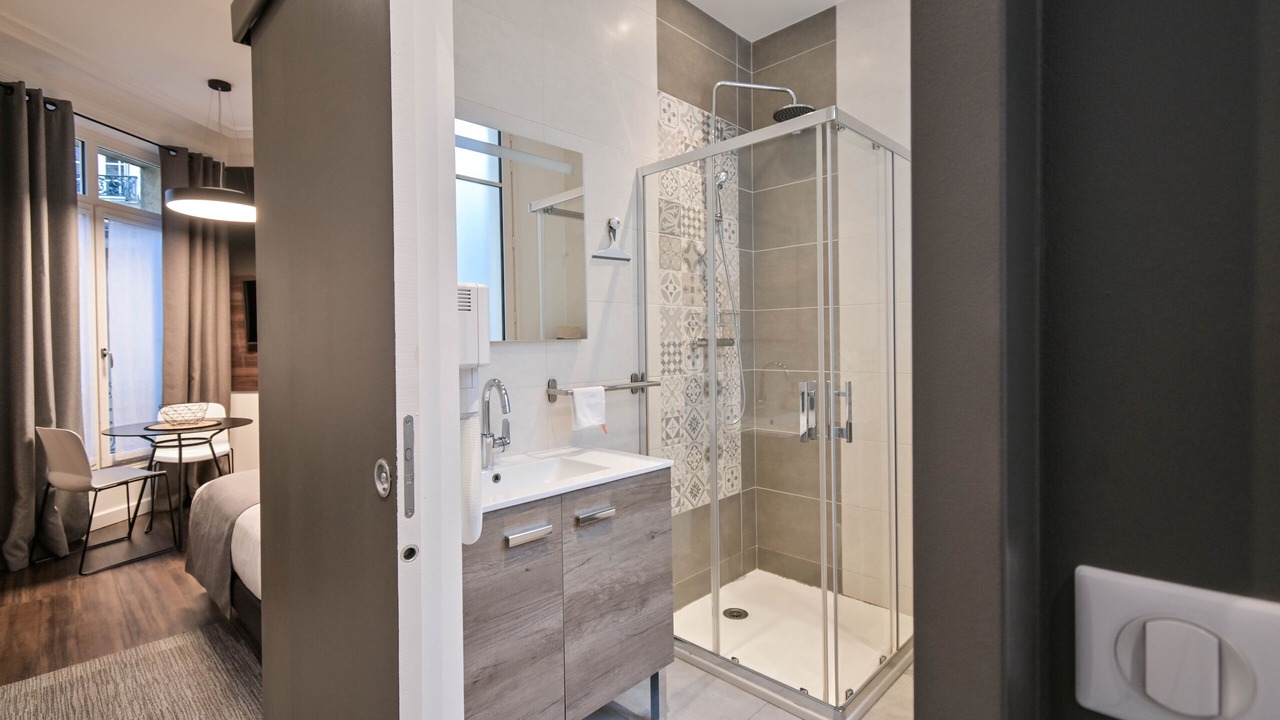 Photo of Bathroom in 17th Arrondissement