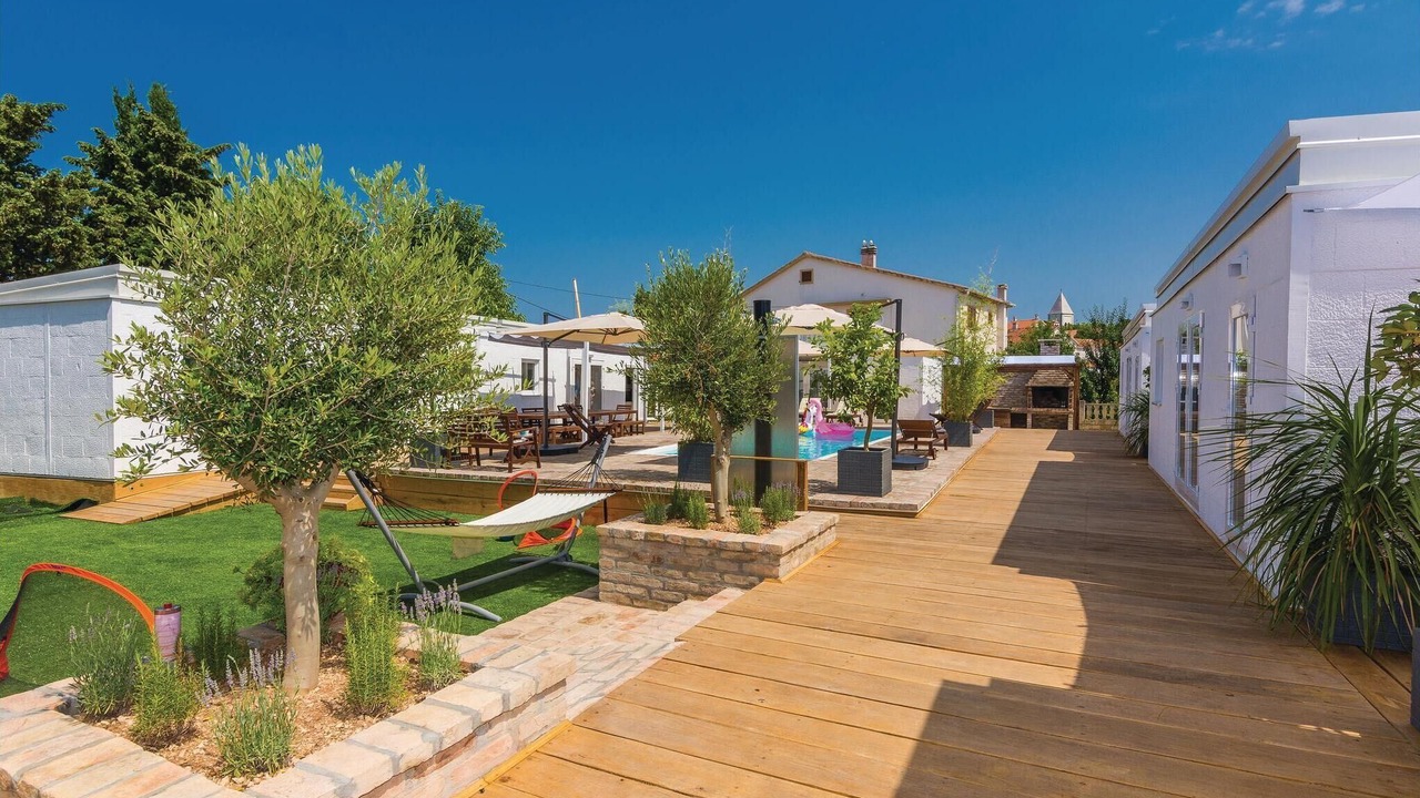 Photo of Outdoor in Petrcane