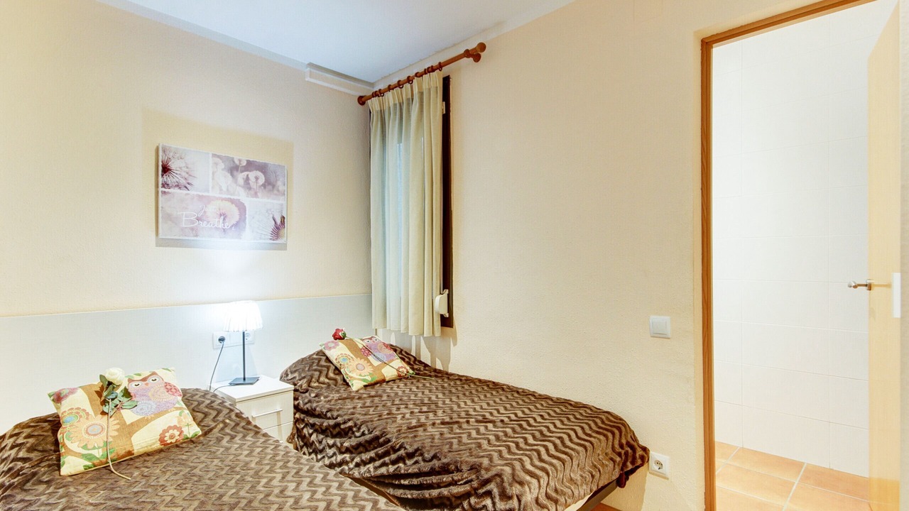 Photo of Bedroom in Roses Town Center