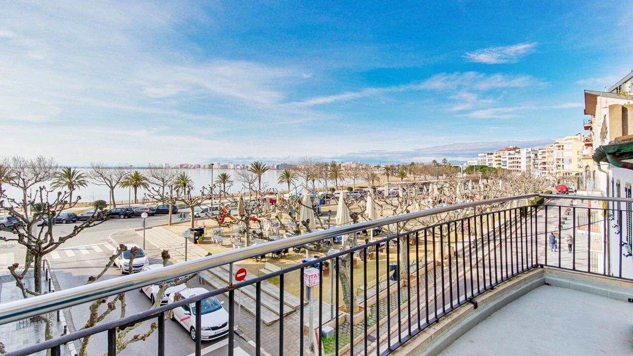 Photo of Outdoor in Roses Town Center