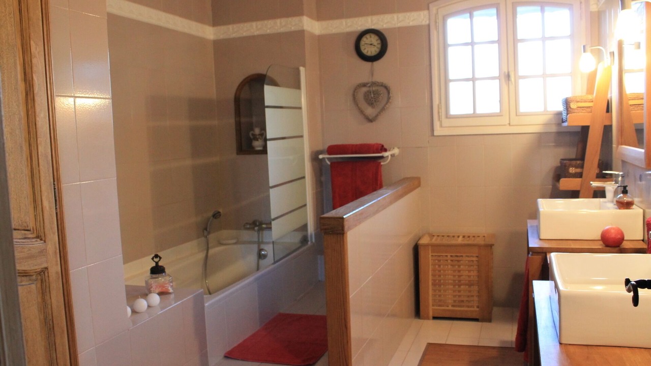 Photo of Bathroom in Caderousse