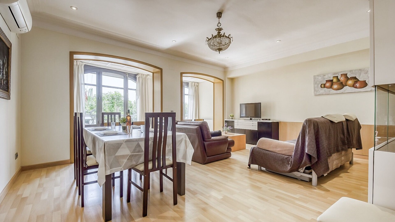 Photo of Livingroom in Roses Town Center