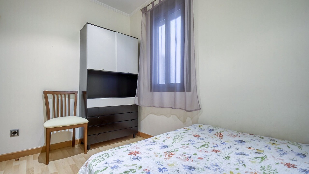 Photo of Bedroom in Roses Town Center