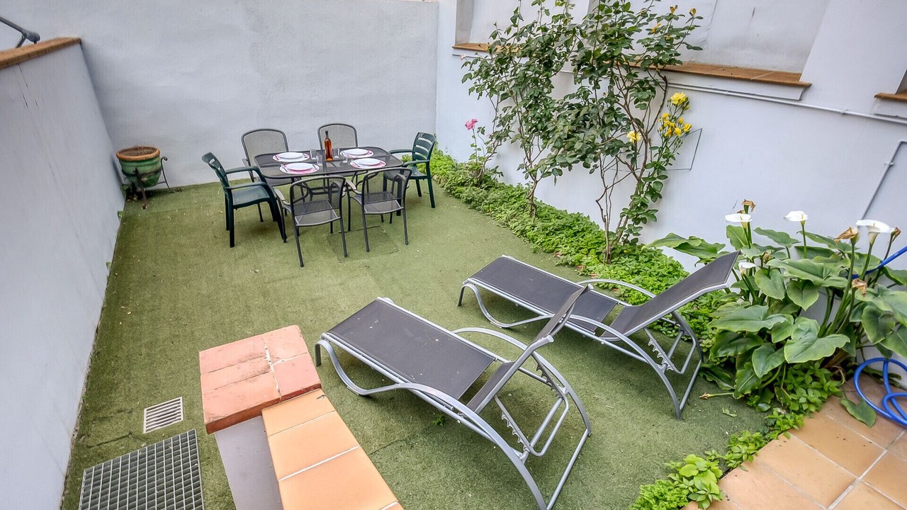Photo of Outdoor in Roses Town Center
