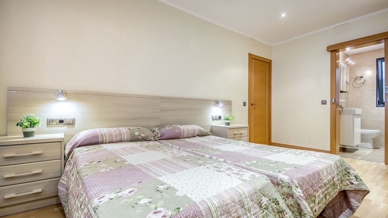 Photo of Bedroom in Roses Town Center