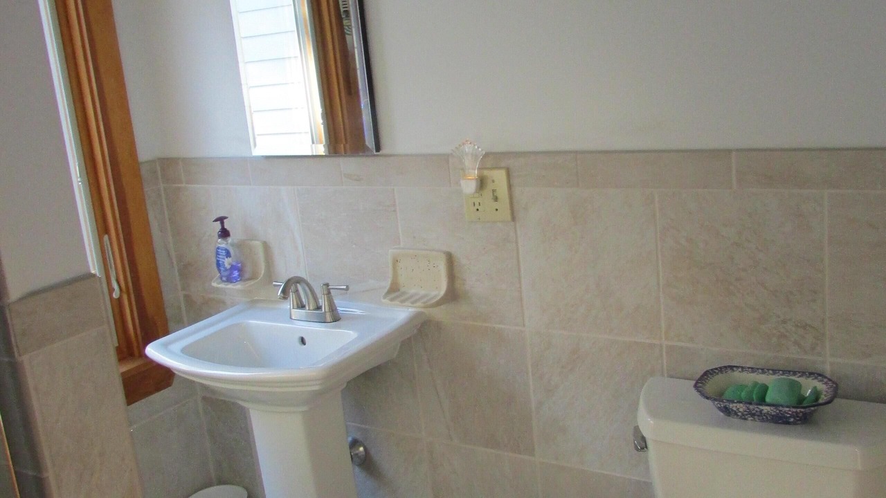 Photo of Bathroom in New Harbor
