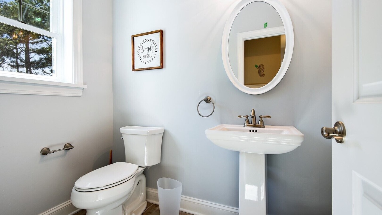 Photo of Bedroom in Monteray Shores