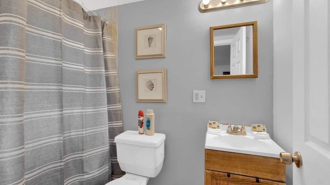 Photo of Bathroom in Norris Square