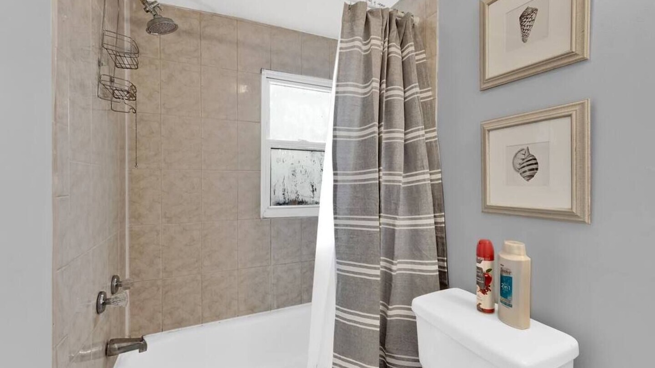 Photo of Bathroom in Norris Square