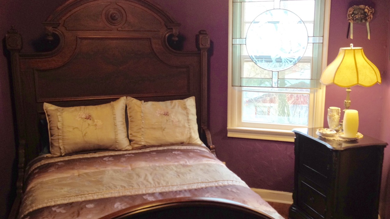 Photo of Bedroom in Eureka Springs Historic District
