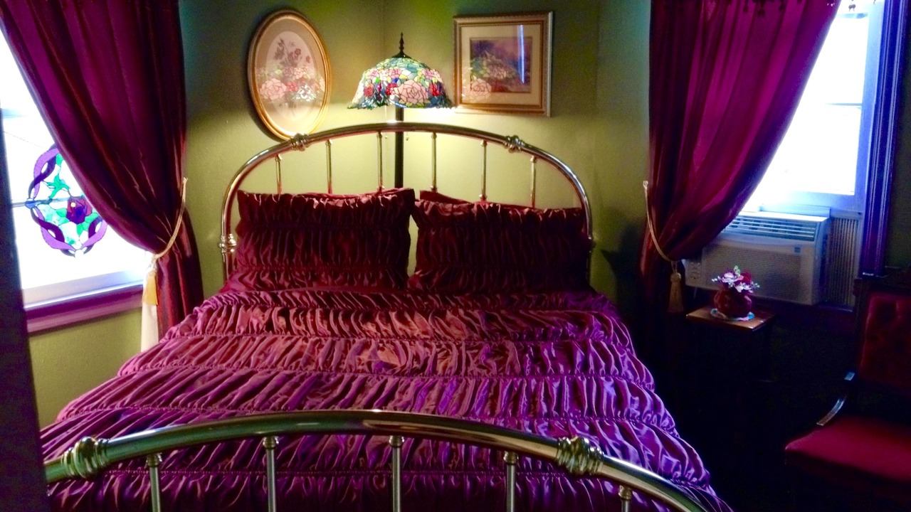 Photo of Bedroom in Eureka Springs Historic District