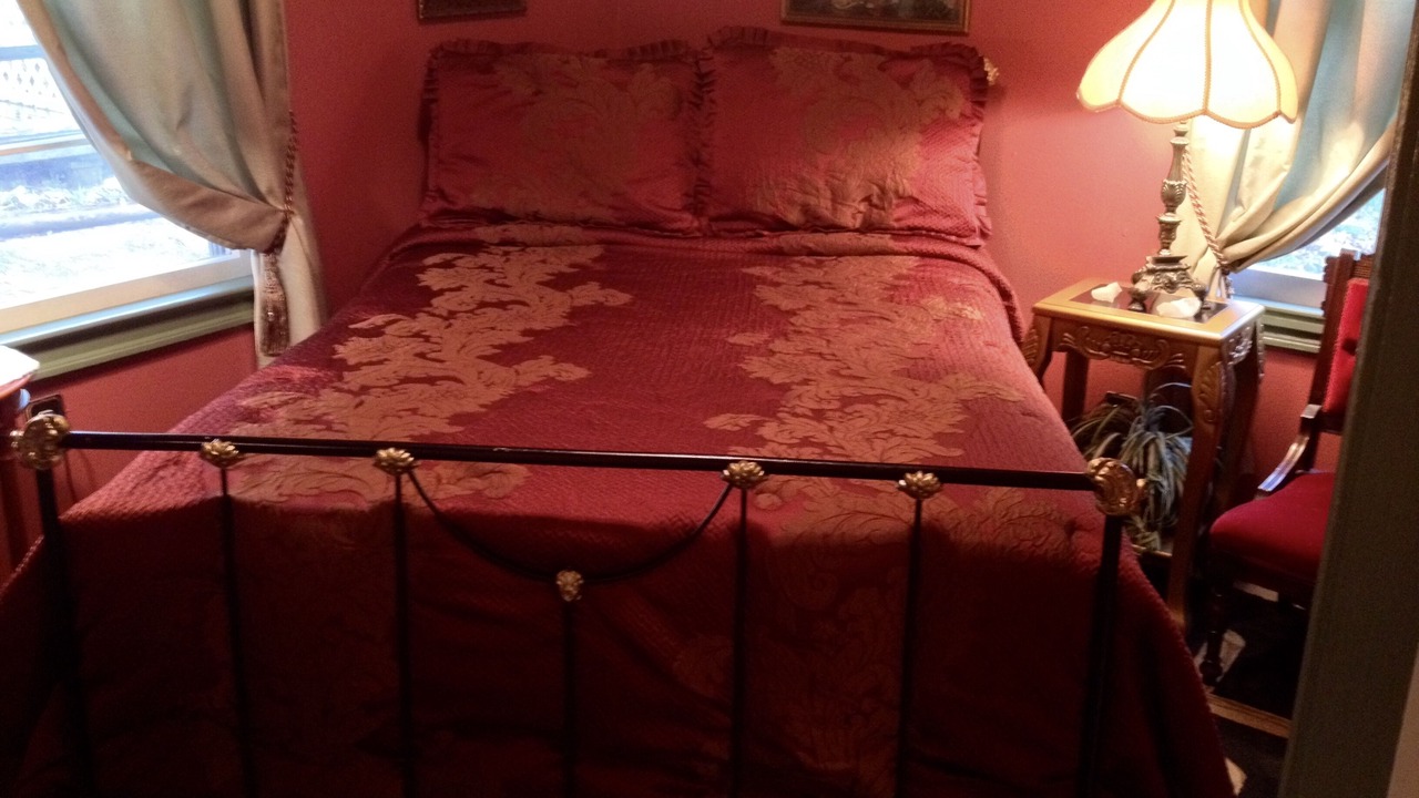 Photo of Bedroom in Eureka Springs Historic District