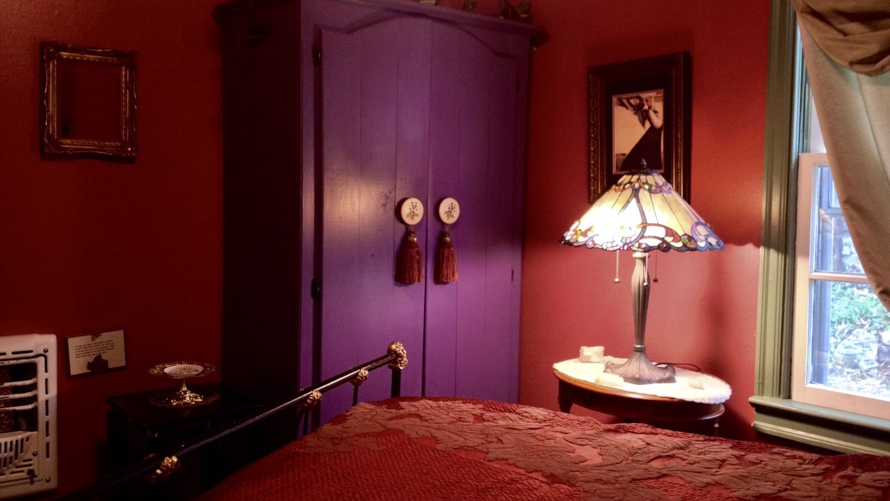 Photo of Bedroom in Eureka Springs Historic District