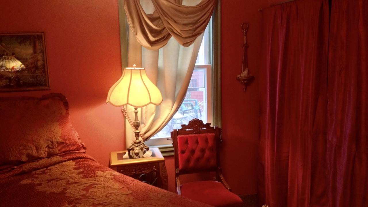 Photo of Bedroom in Eureka Springs Historic District
