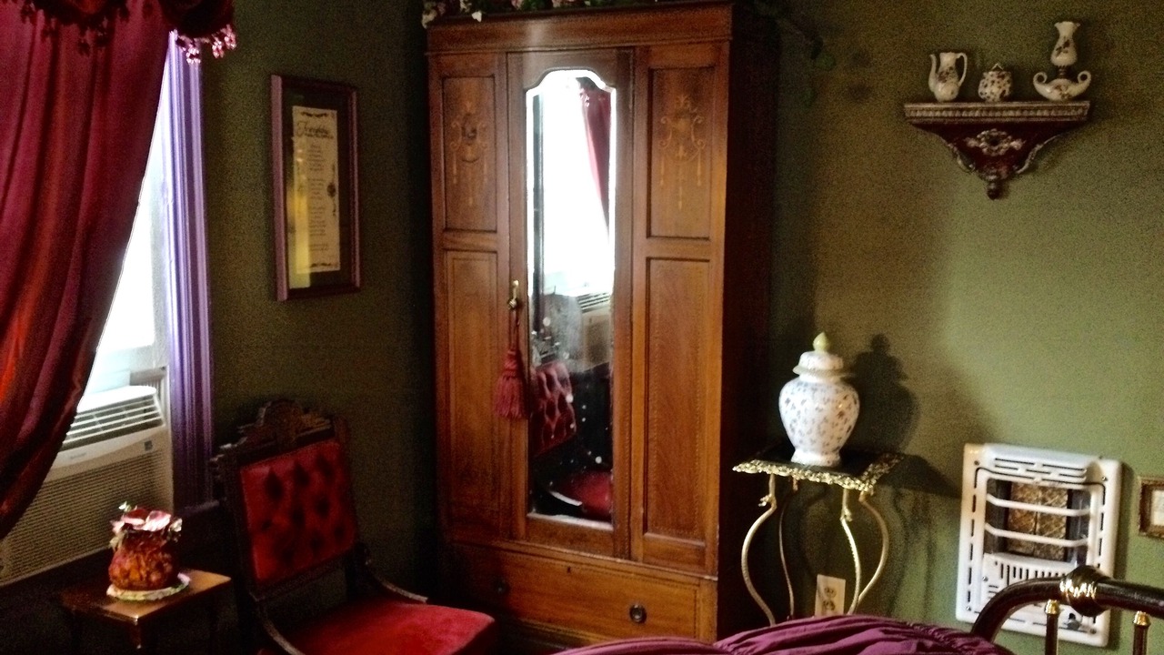 Photo of Bedroom in Eureka Springs Historic District