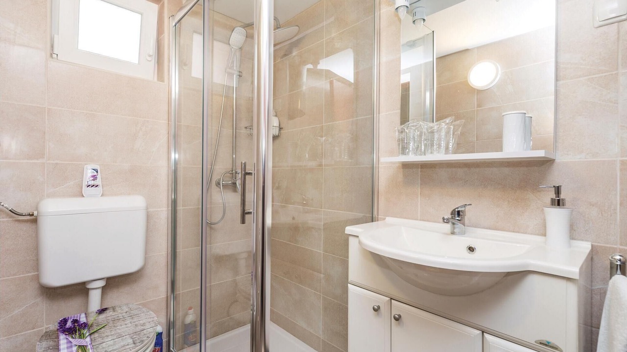 Photo of Bathroom in Sarsoni