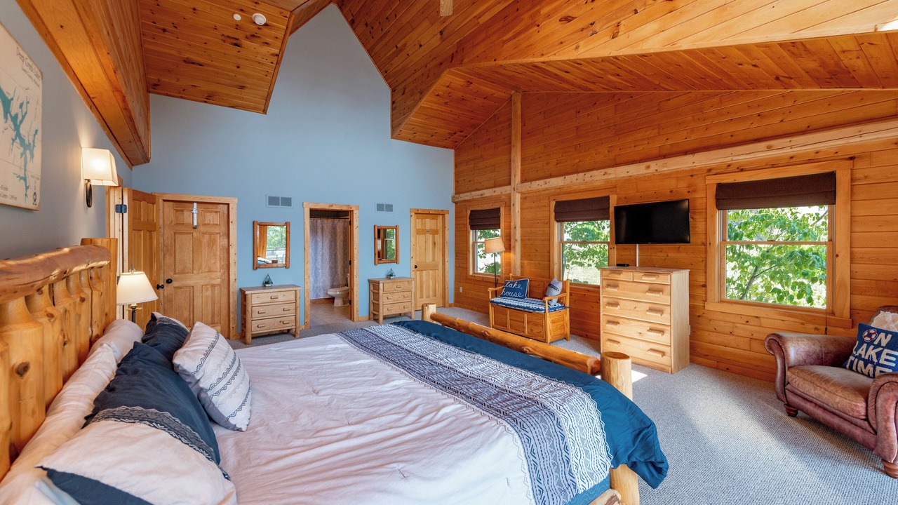 Photo of Bedroom in Mountainside