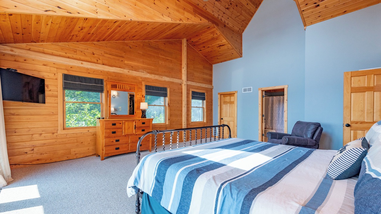 Photo of Bedroom in Mountainside