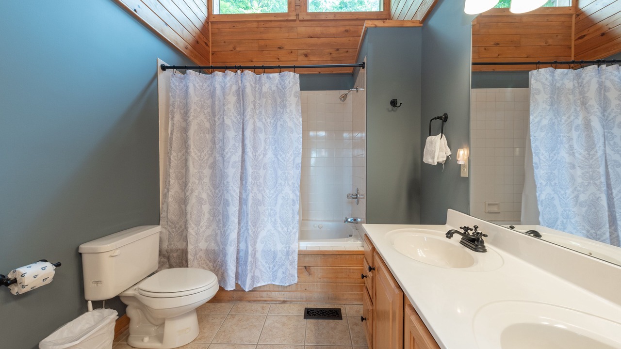 Photo of Bathroom in Mountainside