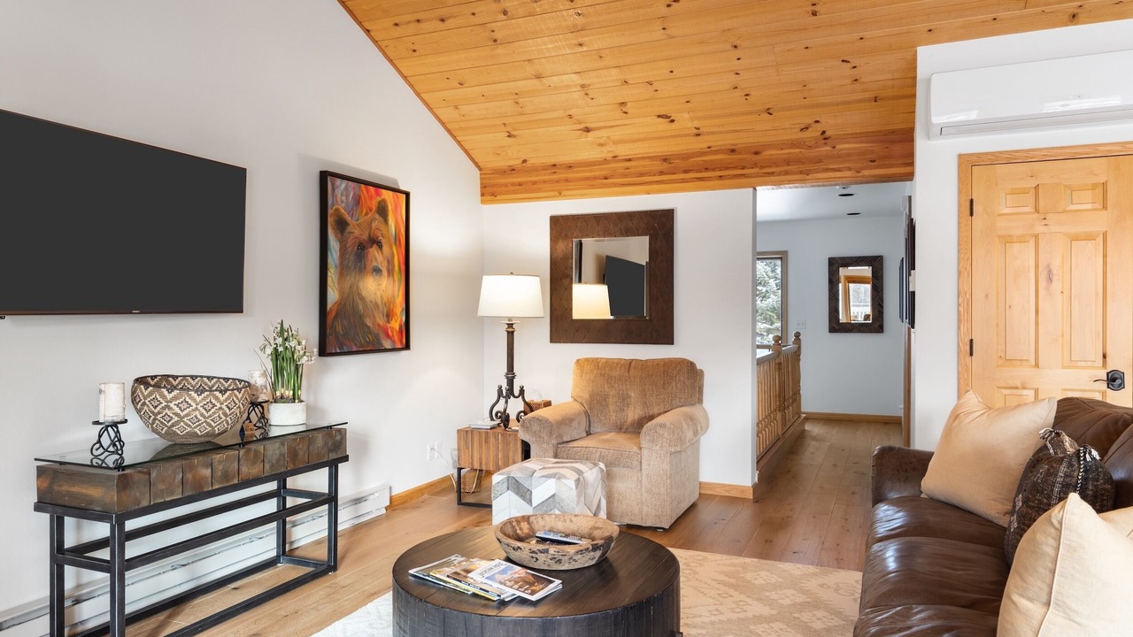 Photo of Livingroom in Teton Pines