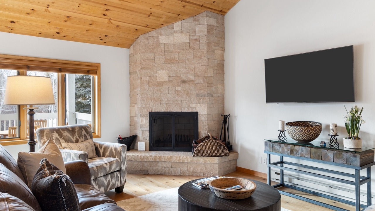Photo of Livingroom in Teton Pines