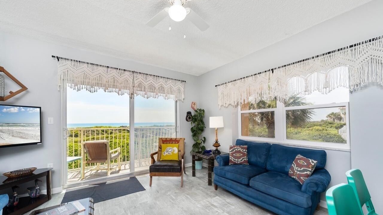 Photo of Livingroom in Butler Beach