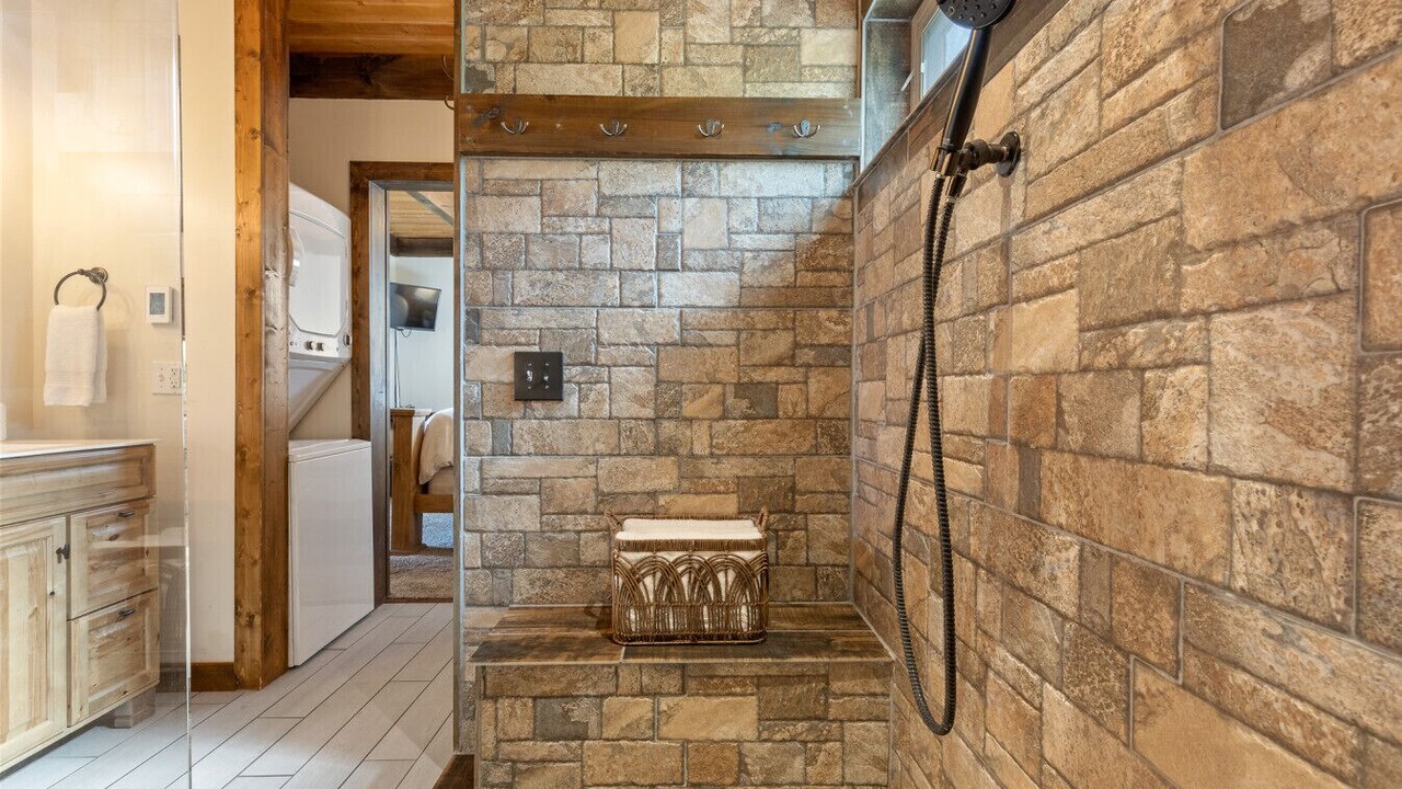 Photo of Bathroom in Jasper