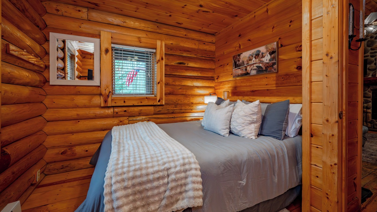 Photo of Bedroom in Thayerville