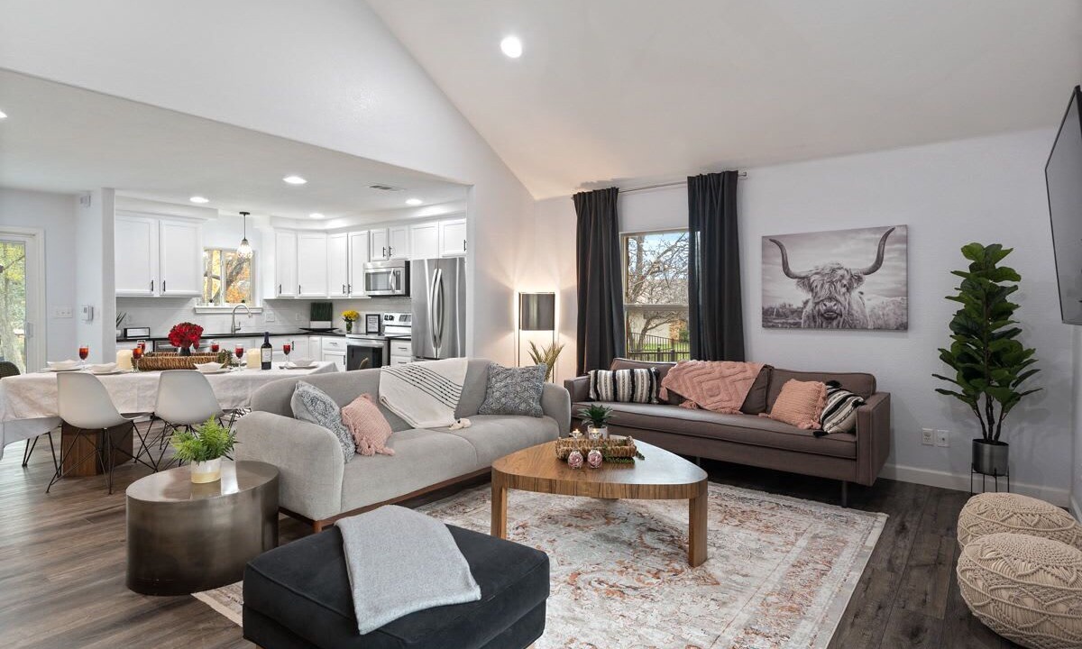 Photo of Livingroom in Horseshoe Bay