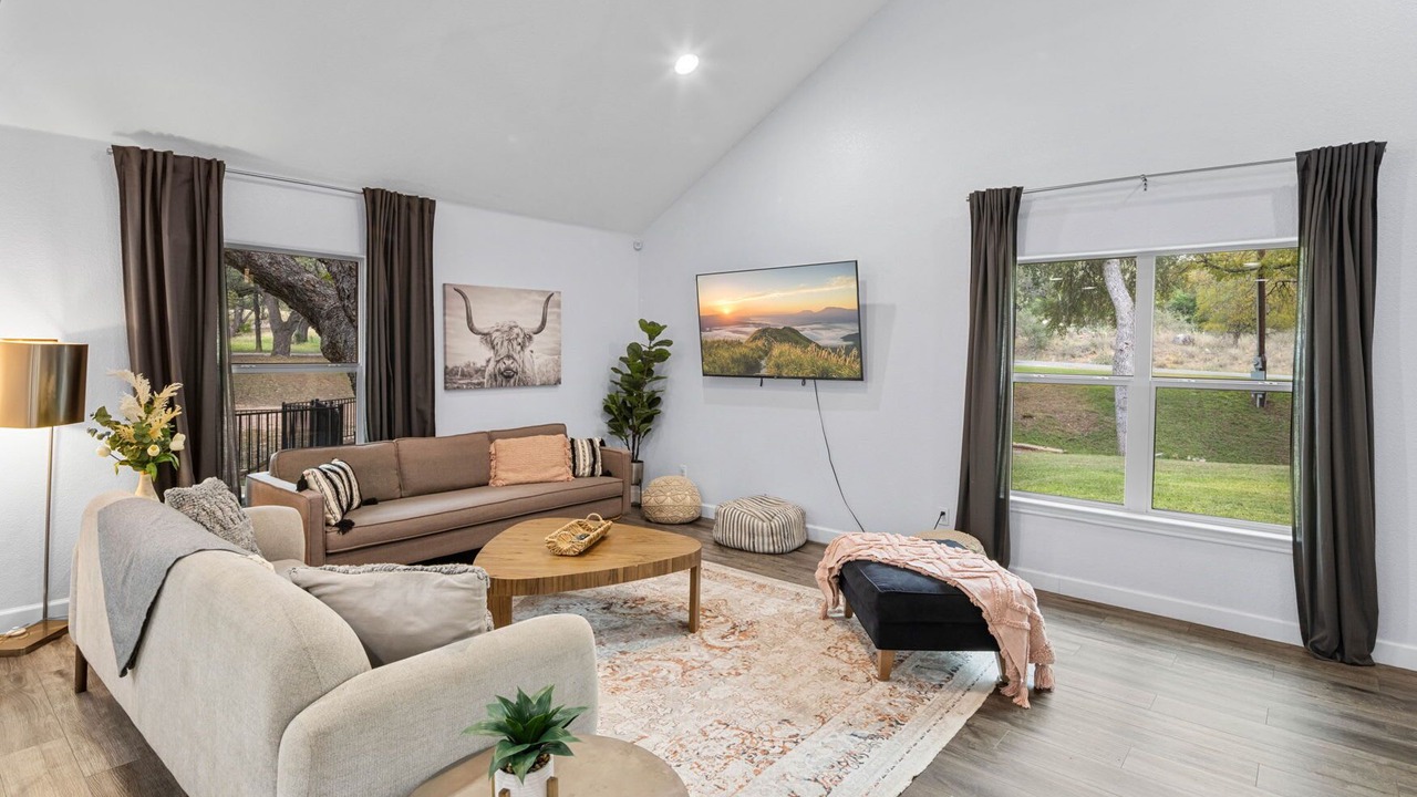 Photo of Livingroom in Horseshoe Bay