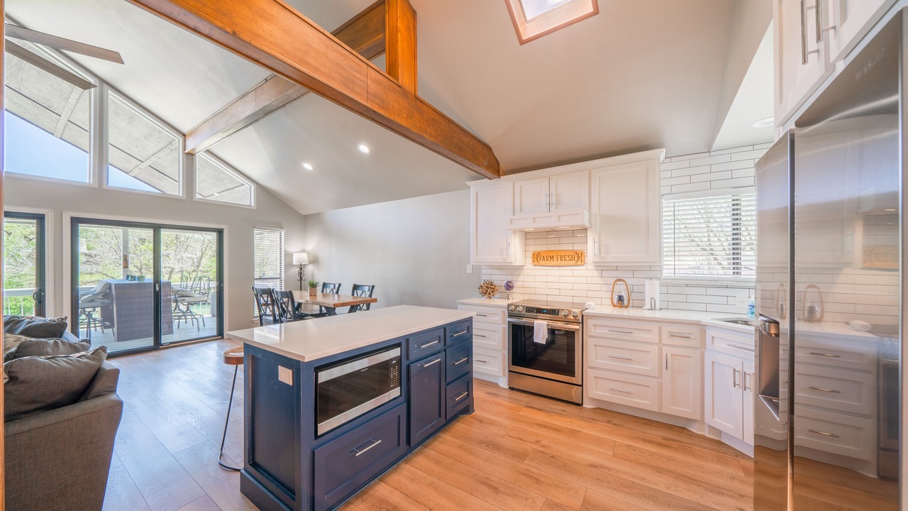 Photo of Kitchen in Canyon Lake