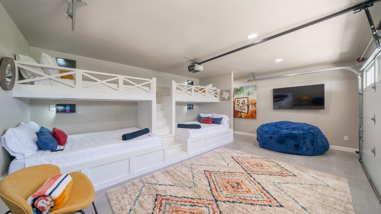 Photo of Bedroom in Canyon Lake