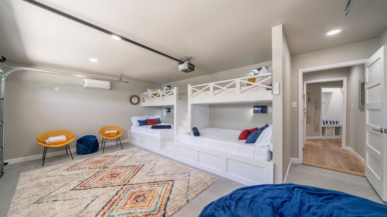 Photo of Bedroom in Canyon Lake