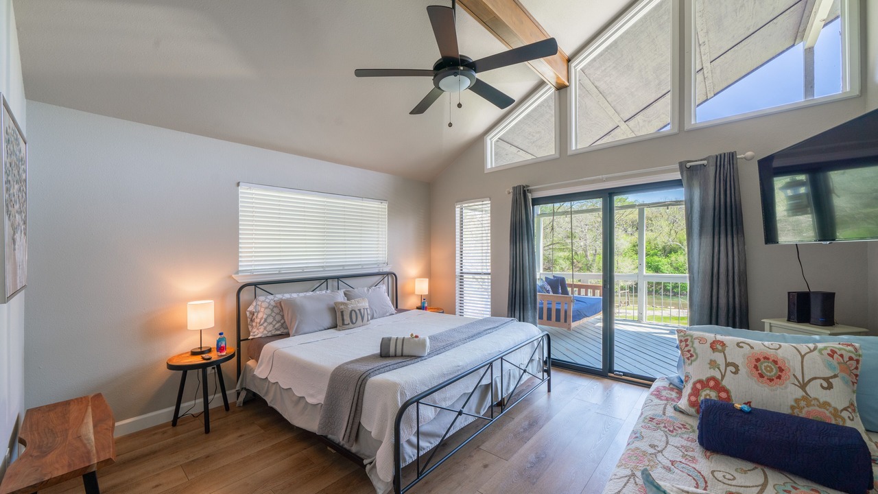 Photo of Bedroom in Canyon Lake