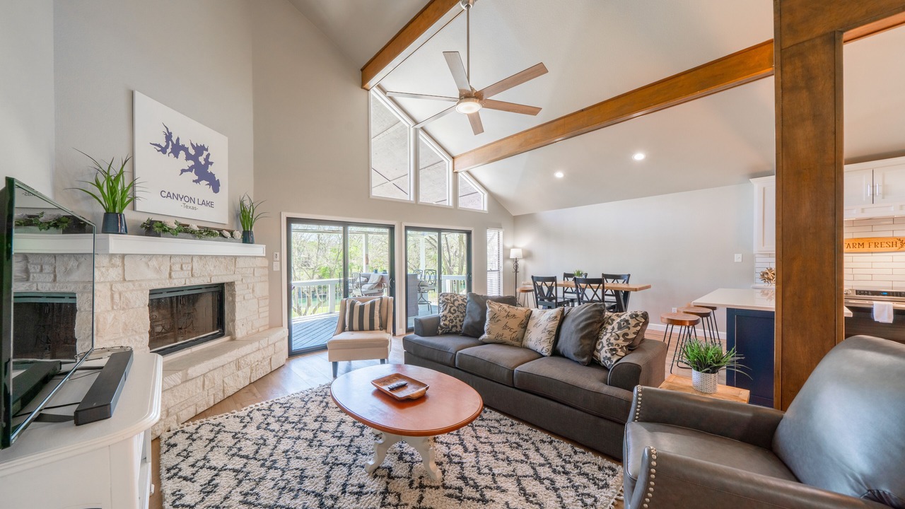 Photo of Livingroom in Canyon Lake