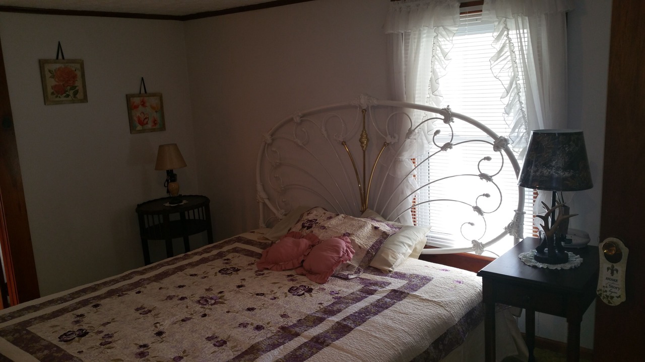 Photo of Bedroom in Mouth of Wilson