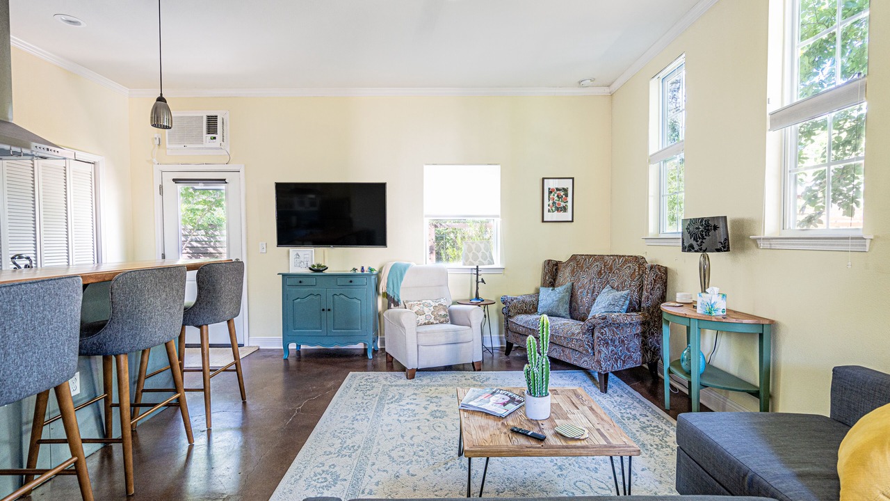 Photo of Livingroom in West Congress