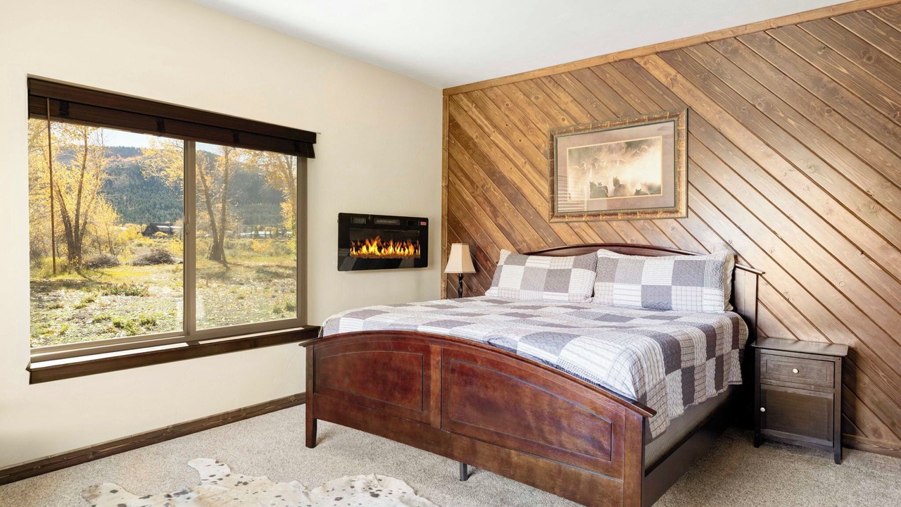 Photo of Bedroom in South Fork